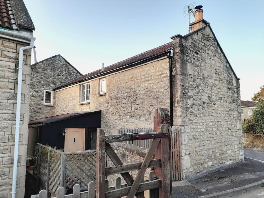 Converted Barn In Bath Eksteriør bilde